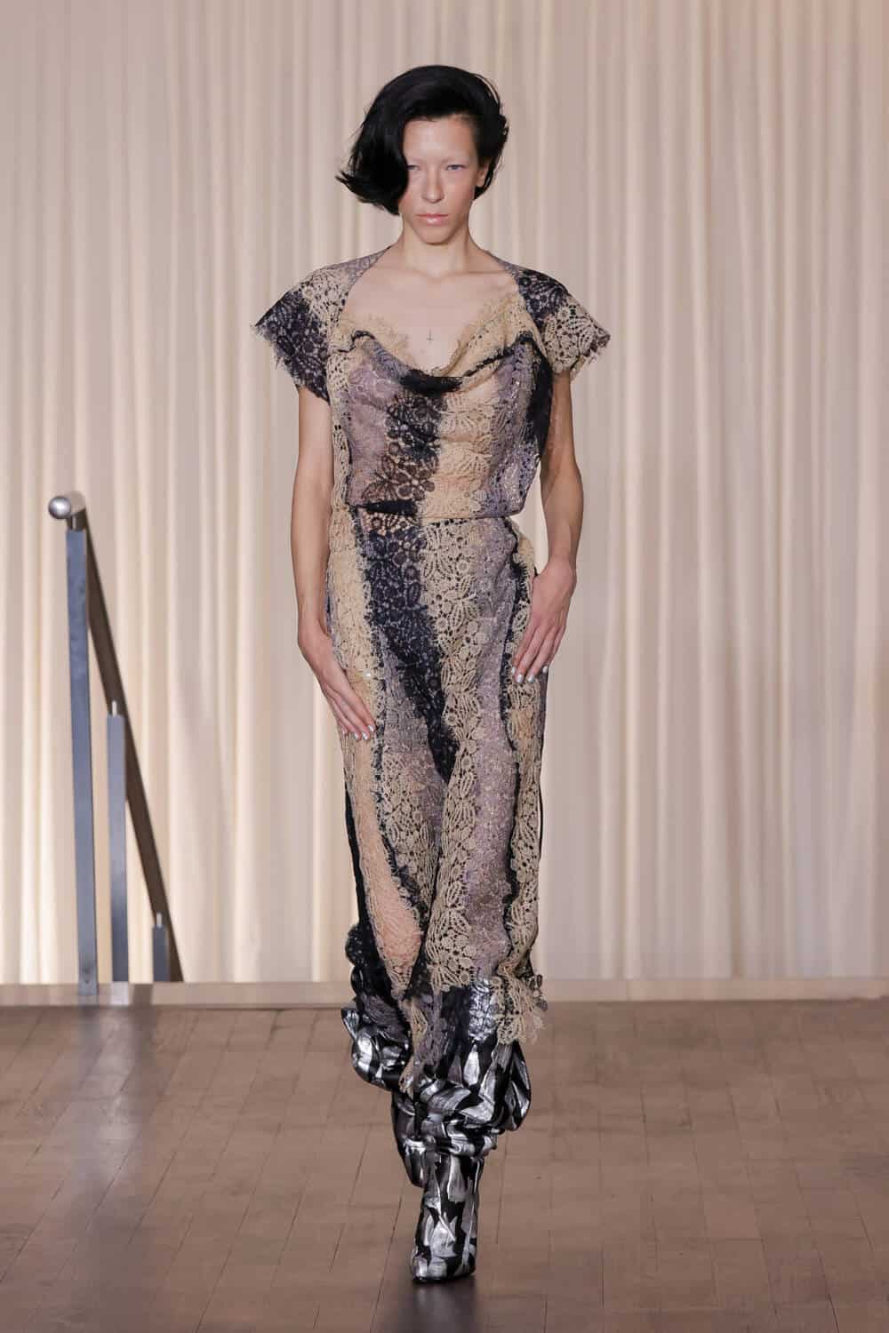 VIVIENNE WESTWOOD ミディドレス AKVW_SS25_Look_22.jpg